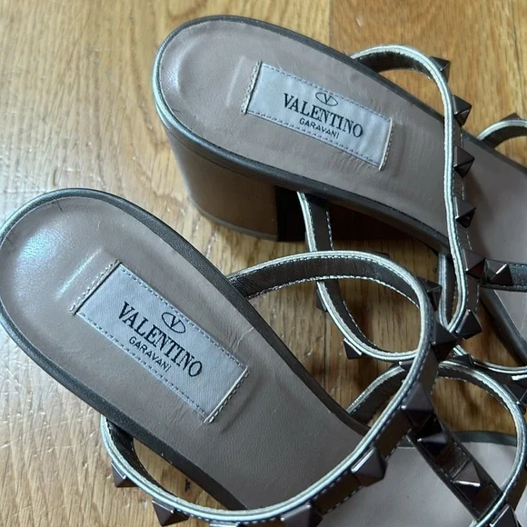 Valentino Garavani Rock Stud Slide Sandal - Picture 7 of 14